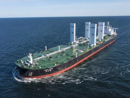 大连船舶风帆油轮「新伊敦」油耗降低10% 全长333米