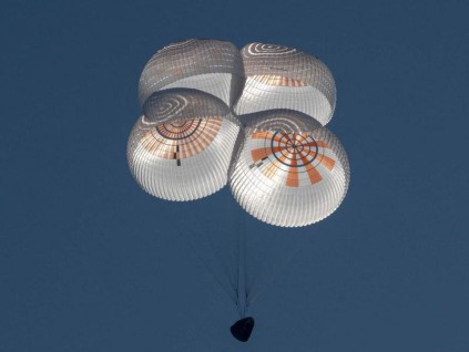 美国SpaceX龙飞船载美欧四名宇航员返回地球