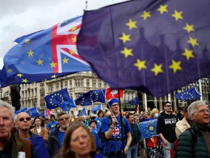 逾万民众伦敦抗议游行 呼吁英国重返欧盟