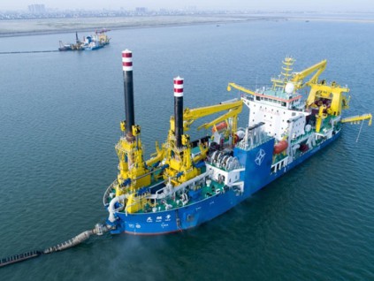亚洲最大造岛神器 中国首艘重型自航绞吸船天鲲号正式入役