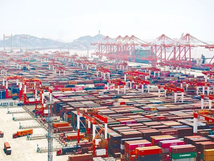 上海港前三季继续保持全球第一 成功转型为绿能港口