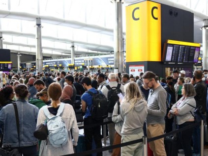 英国机场将启用新扫描系统 笔电及液态物或无须取出随身行李