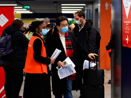 美防疫专家：病毒在各地都会变异 对中国旅客入境限制毫无意义