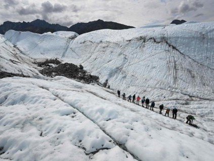 研究：气候变化将使全球一半冰川本世纪末消失