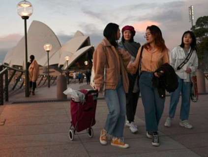 两国关系回暖 赴澳中国留学生比疫前大增四成