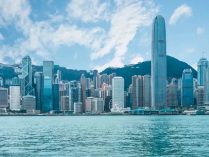美媒预测香港今年经济增长或逾10年来首次超越新加坡