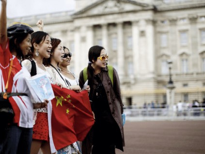 从下月起中国将试点恢复公民出境团队旅游业务