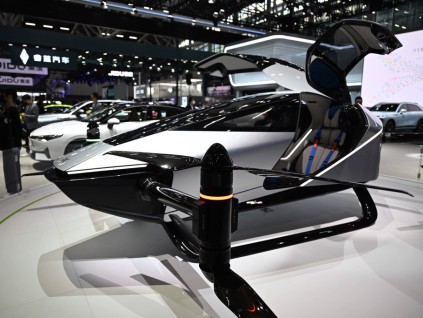 小鹏汽车：2023年在中国率先推出全自动驾驶
