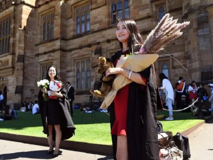 中国不再承认远程文凭 澳洲将助数千中国留学生返校