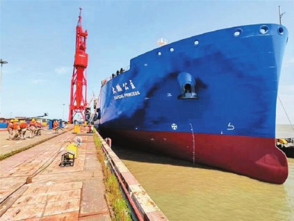 中国船舶沪东中华交付全球最大江海联运型LNG船