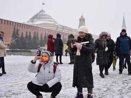 莫斯科迎来中国放宽出入境政策后首个中国旅游团