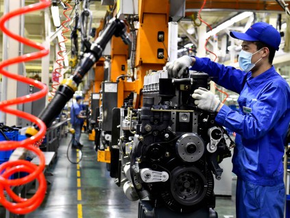 中国1至2月规模以上工业增加值同比增长2.4%