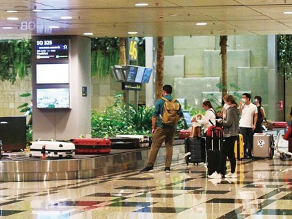 星国旅客大爆发 新加坡明年起出境不需出示护照