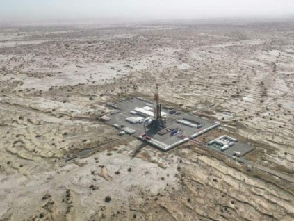 中国首个万米深井新疆开钻 发掘更多油气资源