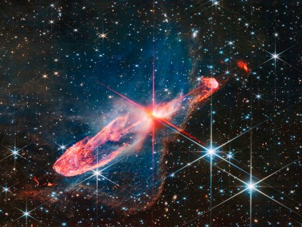 韦伯望远镜拍到大问号形状星系 专家称可能是两个星系相互作用
