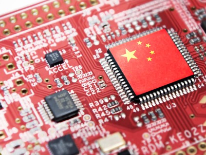 中国芯片制程设备急起直追 美国还能领先多久？