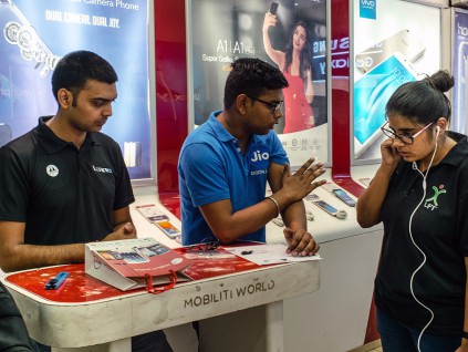 中国荣耀手机重返印度市场 计划明年初在当地生产
