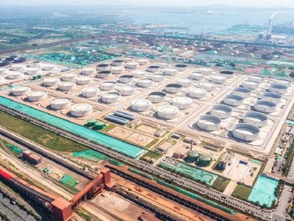 中国沿海港口最大单体油品库区 青岛港全面建成投产