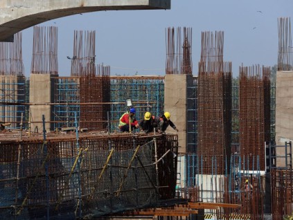 华尔街日报：印度斥巨资补强基础建设赶超中国还要多久？