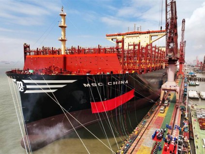 全球最大级别货柜船 「地中海·中国」号交付前往鹿特丹