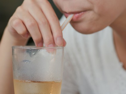 德国研究发现：日常有三大类饮料会导致失智风险大增