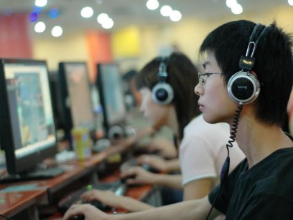 中国未成年网民近2亿人 网络游戏短视频日益普及