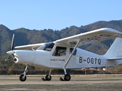 中国自主研制AG60E电动飞机在千岛湖机场成功首飞