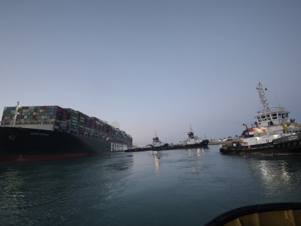 地缘政治影响黑海航运苏伊士运河商船吞吐量暴跌42%