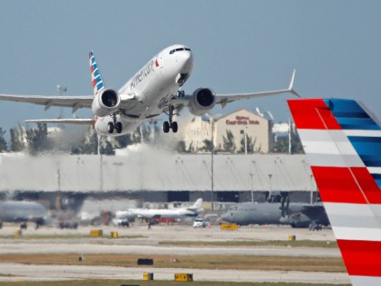 美国航空业界敦促拜登政府暂停批准增加中美航班