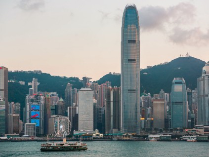 中国支持行业龙头企业赴港上市 助港提升国际金融中心地位