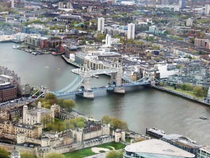 英国债务60年来首次达到GDP总量 工党政府面临新压力