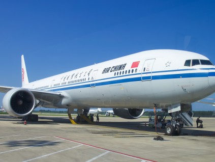 中国三大航空去年大幅减亏 年比收窄至少五成