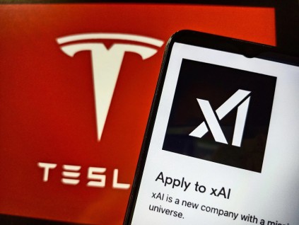 马斯克宣布：旗下xAI斥资450亿美元「收购社交平台X」