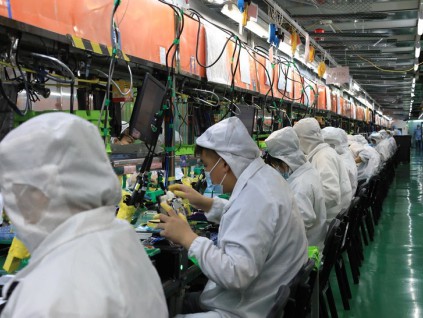 iPhone17产线近满 郑州富士康20万名工人「两班制冲刺」