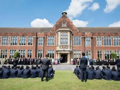 美国狂涨H-1B签证费 英国考虑零费用抢顶尖人才