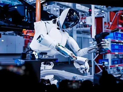 富士康将用人形机器人为英伟达生产AI服务器 富士康将用人形机器人为英伟达生产AI服务器