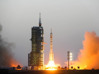 神舟二十一号飞船发射成功 与空间站组合体完成交会对接 神舟二十一号飞船发射成功 与空间站组合体完成交会对接