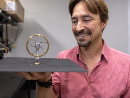 科学家利用一种古老引擎 将夜间自然温差转化为电力