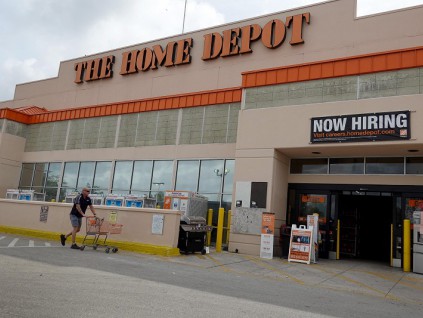 美国家居建材零售巨头家得宝下调2025财年业绩预期