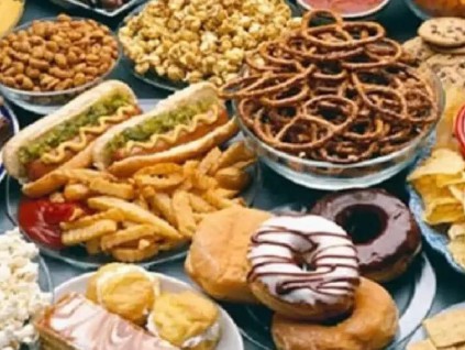 全球超加工食品消费量激增 英国专家主张限销和征税