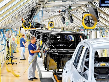 欧洲汽车业最黑暗时刻 零配件巨头预告大规模裁员潮