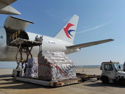 中国10月民航国际客货运量同比增速均超20%