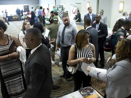 美联储褐皮书：美国就业市场降温 居民消费支出下滑