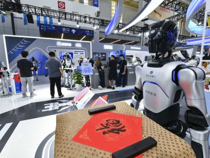 人形机器人企业逾150家 商业模式应用场景未成熟