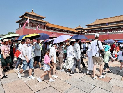 北京市今年首10月接待游客总量逾3亿人次 收入超过6千亿