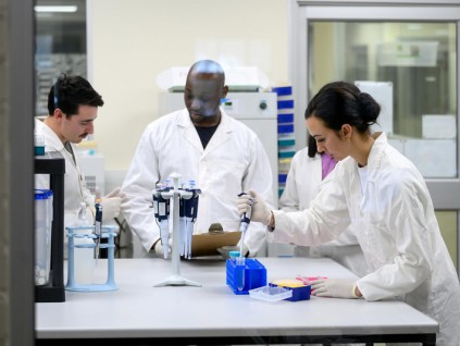 夹在美国和中国之间 欧洲制药业急求生