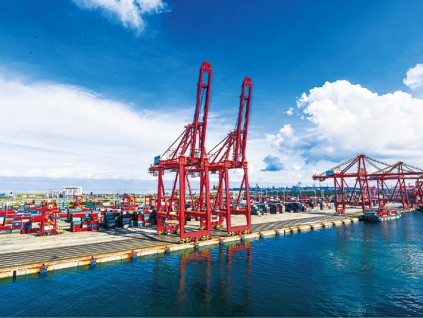 IMF：全球经济明年衰退风险上升 关税冲击与AI泡沫并存