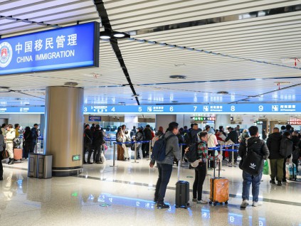 240小时过境免签政策实施一年 外国人同比增长27.2%