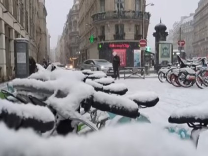 大雪席卷欧洲 多地交通受阻 荷兰波兰严重区关闭学校