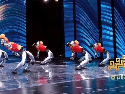 中国机器人进化速度之快 春晚外网热议叹西方还在中世纪